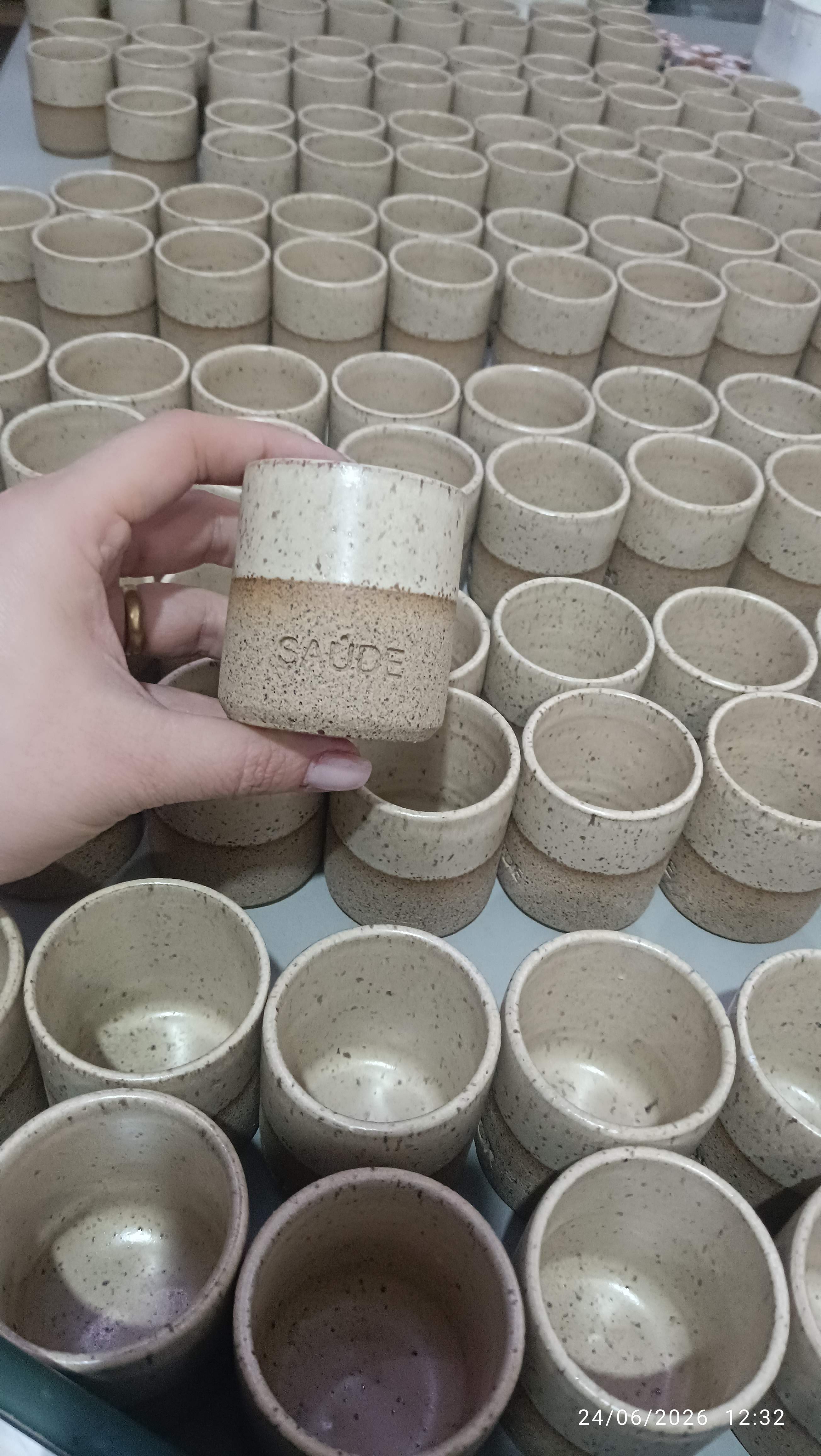 Produção artesanal de copos personalizados